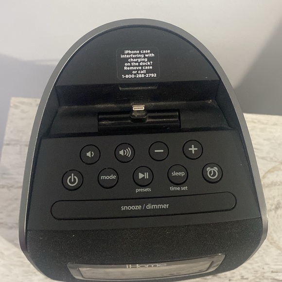 iHome Docking IPL22 Clock Radio for iPhone - Picture 2 of 2
